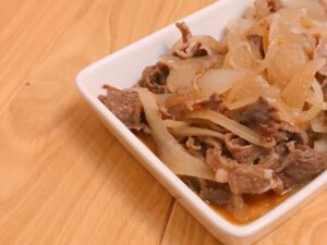 吉野家の牛皿は万能！？もう脇役メニューとは言わせない！