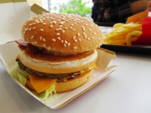 マックの【バリューランチ】は何時から何時まで食べられるの？土日祝はやってないの？