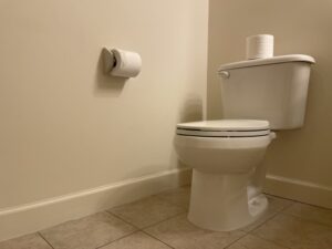 トイレ尿こぼれによる床の汚れ！原因を把握して対策する方法を解説！