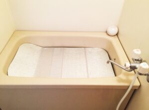 お風呂が冷めない100均の保温シート！ホームセンター品と徹底比較！