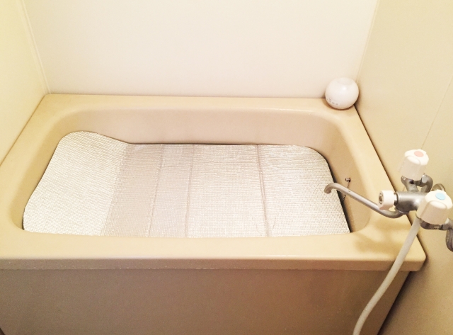 お風呂が冷めない100均の保温シート ホームセンター品と徹底比較 オニオン遅報