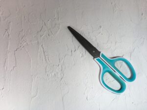 栓抜きの代用できる物は？ハサミや割り箸を使った方法を解説！